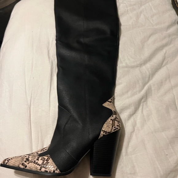 Public Desire Brandy Black Western Block Heeled Knee High Boots - Picture 3 of 5